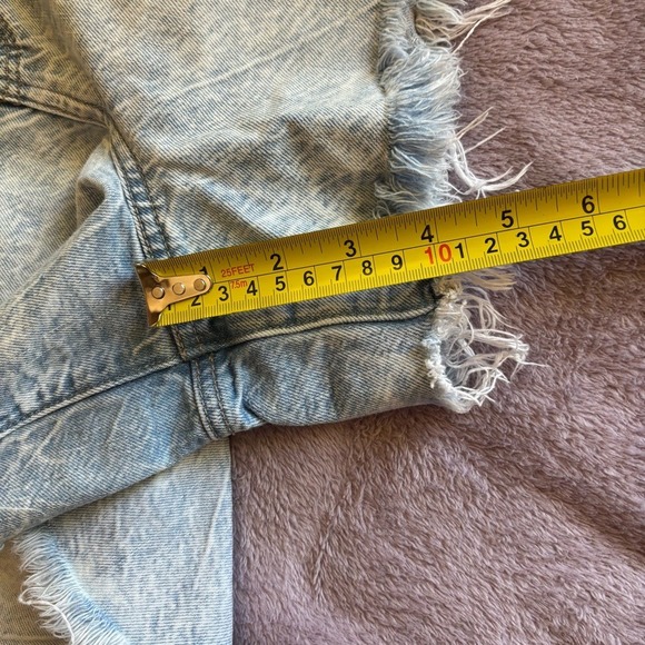 American Eagle Shorts Acid Wash Distressed Raw Hem Light Blue Size 20 - Picture 8 of 9